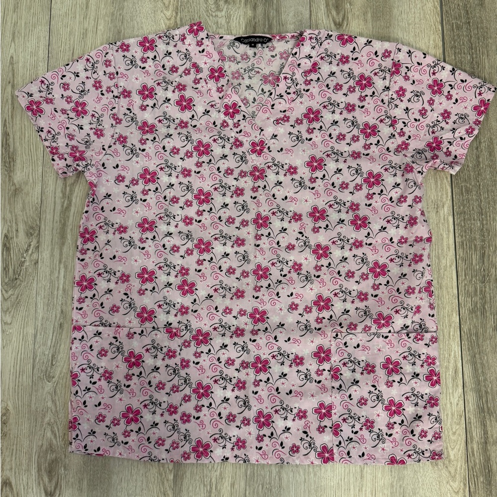 Cassandra O women’s medium scrub top